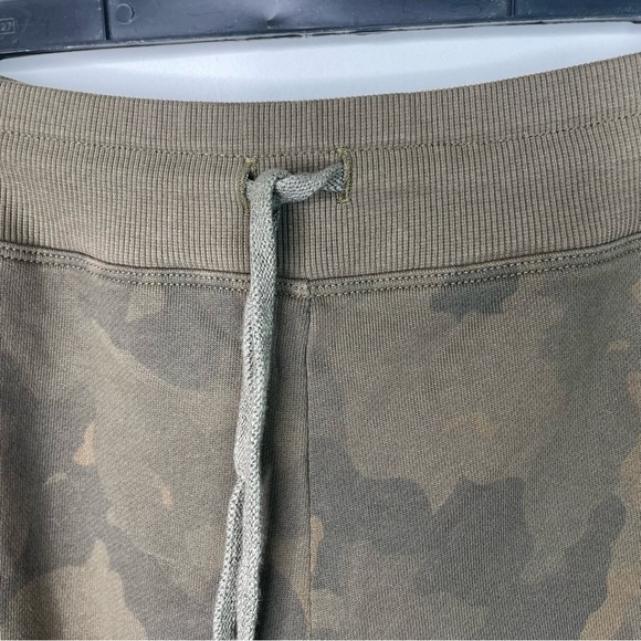 New Driftwood Stevie Floral Embroidered Joggers Pants Size X-Small Camouflage - Picture 3 of 8